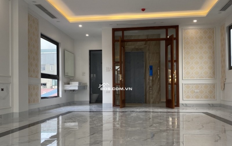 CC cần bán nhà mặt ngõ phố Linh Lang,Ba Đình dt 80 m2 x 7 t 2 mặt thoáng trước nhà ô tô quay đầu giá bán 37,2 tỷ.